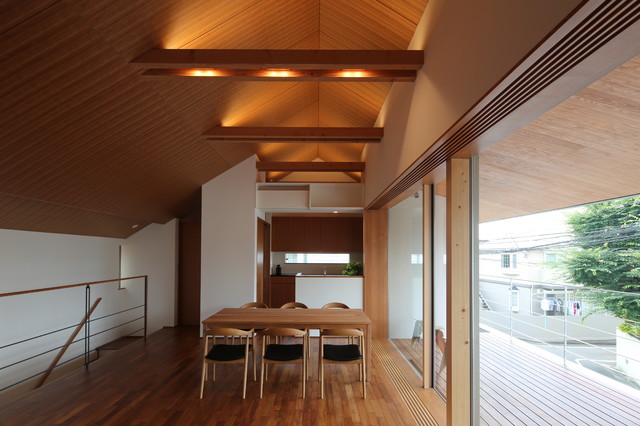 つなぎ梁の家 moderne-salle-a-manger