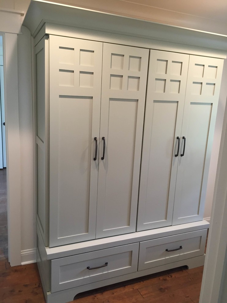 Mid-sized transitional medium tone wood floor foyer photo