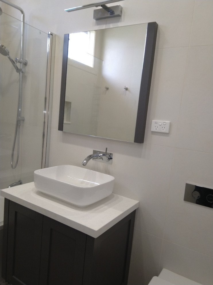 Photo of a small contemporary bathroom in Melbourne.