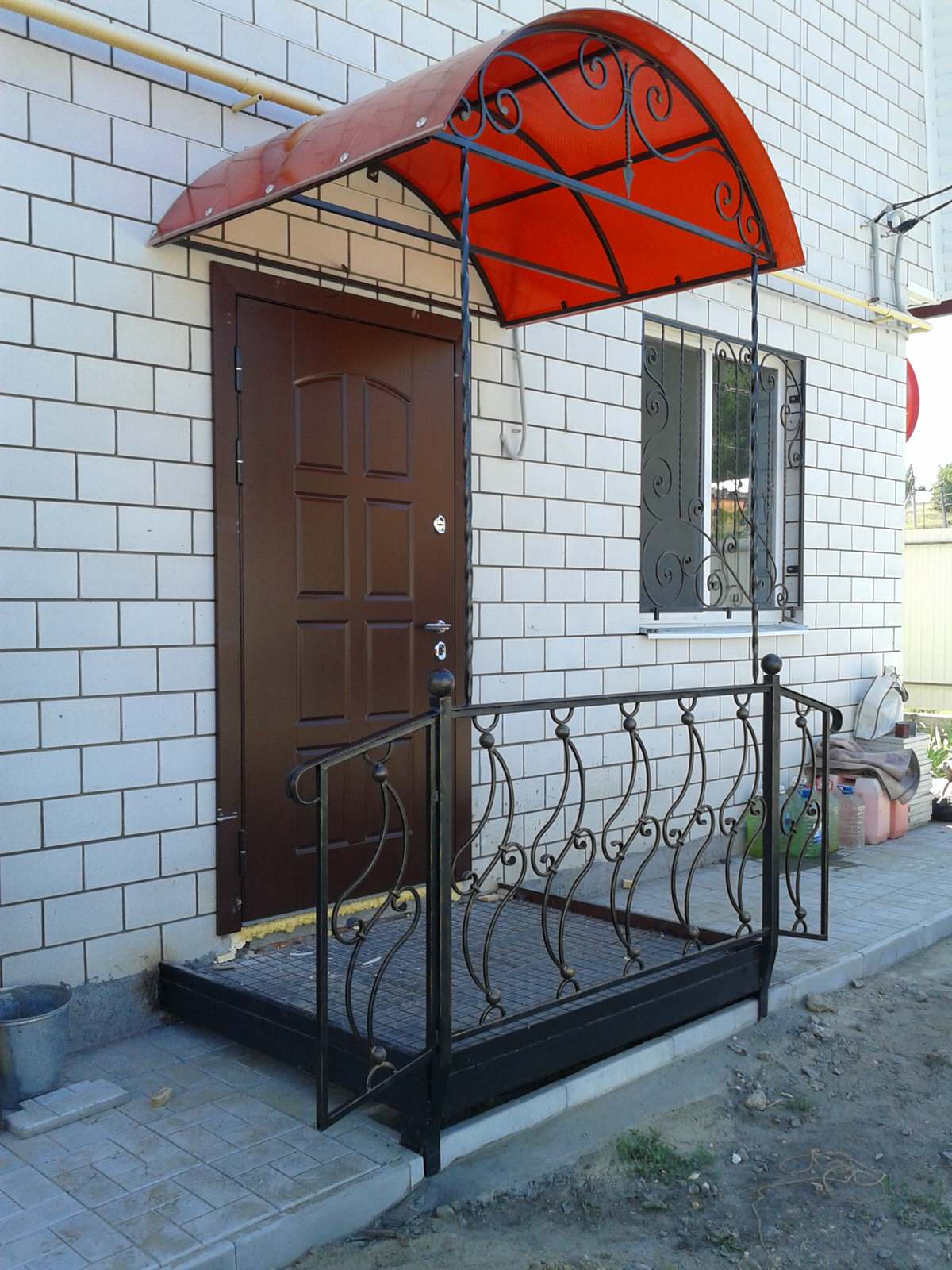 Выполнение различных кованых работ для загородного дома