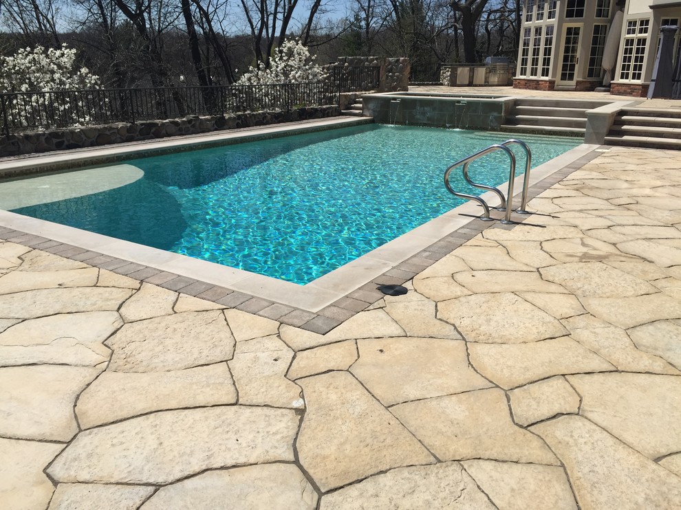 Idee per una grande piscina monocorsia rettangolare dietro casa con pavimentazioni in mattoni