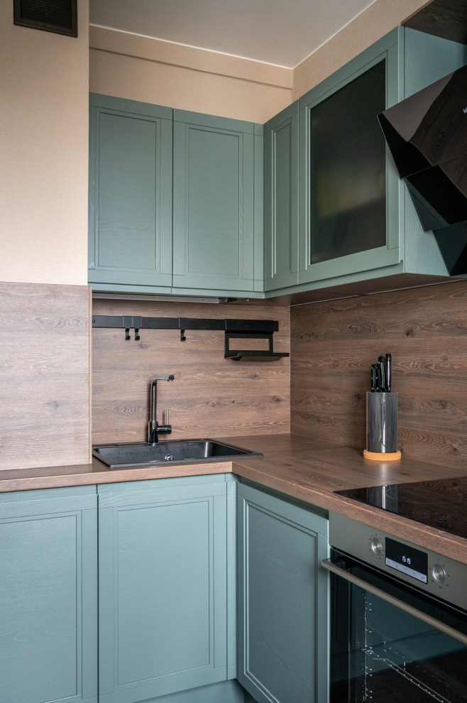 Кухня из массива с интегрированной ручкой