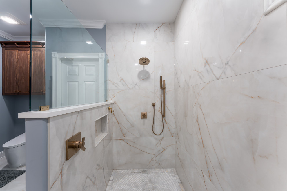 Indian Lake Walnut Bathrooms