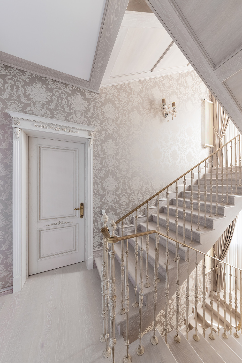 Дизайн интерьера дома в классическом стиле. Реализованный проект.