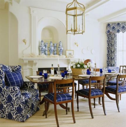 Dining room - traditional dining room idea in San Diego