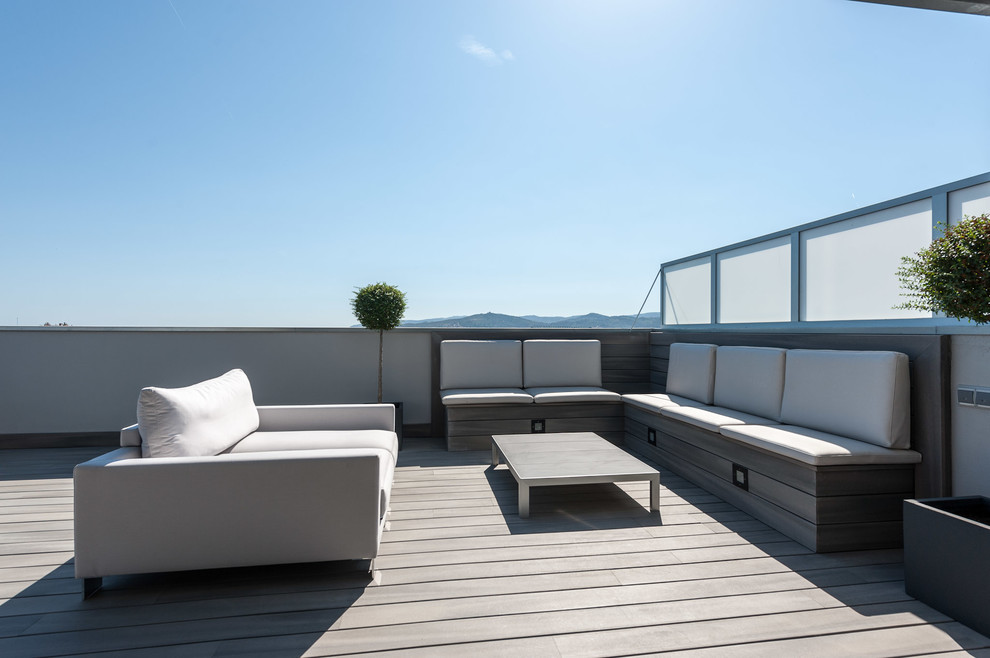 Imagen de terraza moderna de tamaño medio en azotea