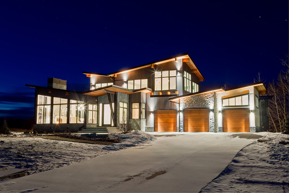 Inspiration for a rustic home design remodel in Calgary