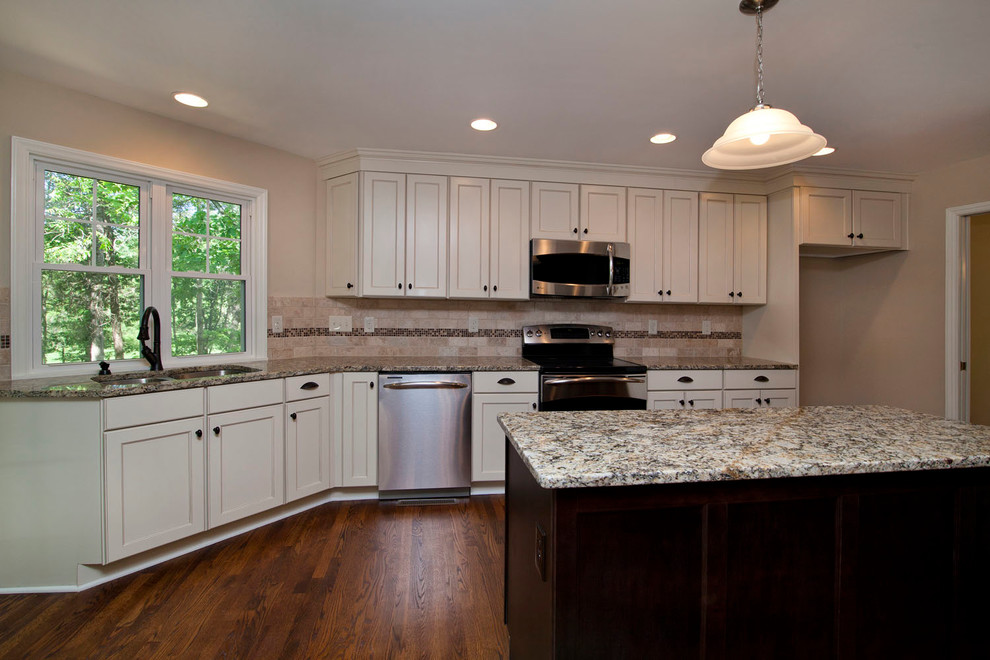 Inspiration for a traditional kitchen in Charlotte.