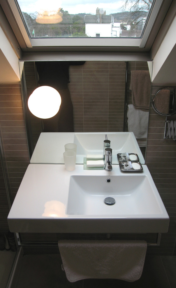 This is an example of a contemporary bathroom in Dublin.