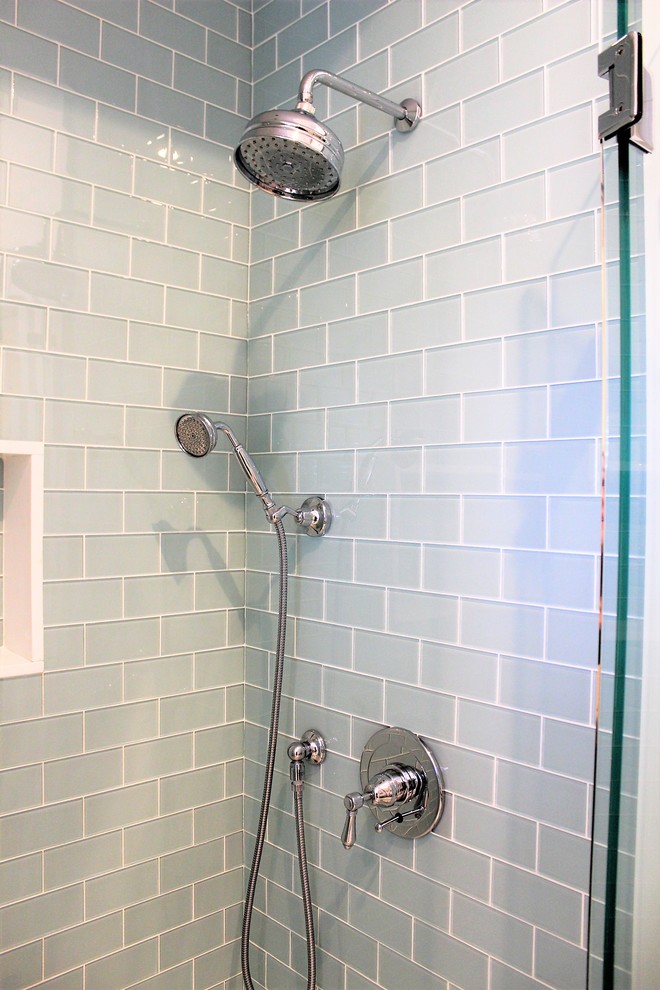 Example of a classic bathroom design in Boston