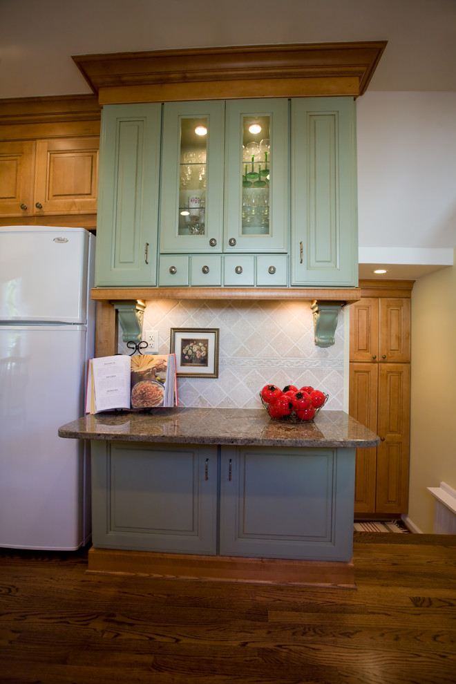 This is an example of a traditional kitchen in Birmingham.