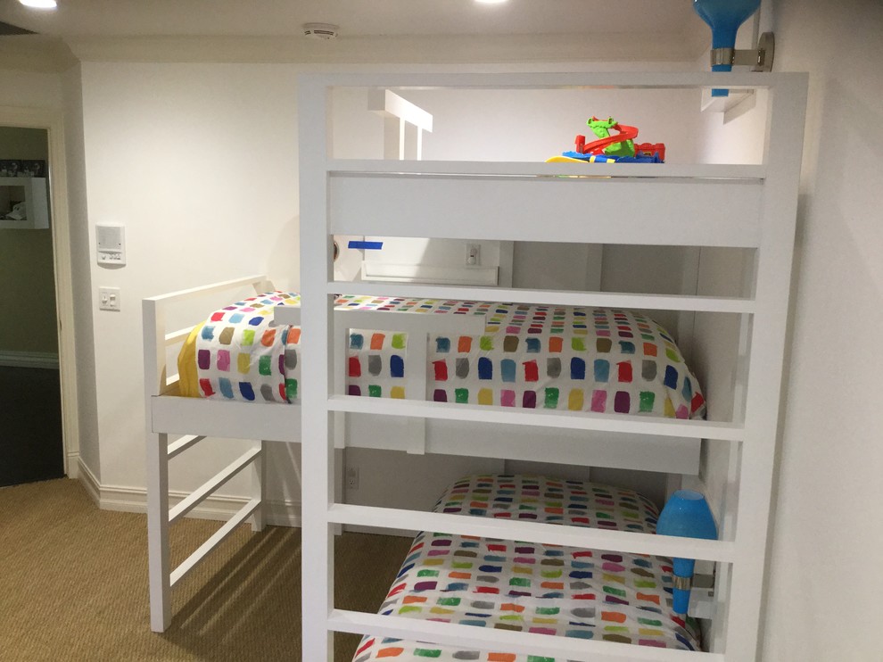 Photo of a mid-sized transitional gender-neutral kids' bedroom for kids 4-10 years old in Miami with white walls, carpet and brown floor.