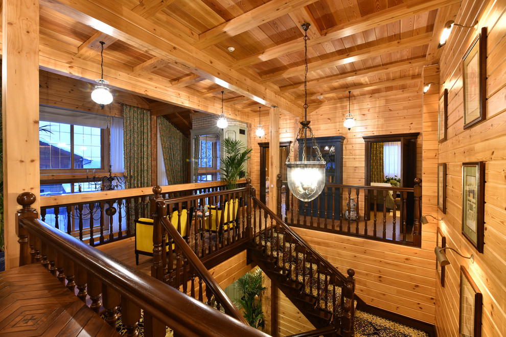 Лестница в доме из клееного бруса