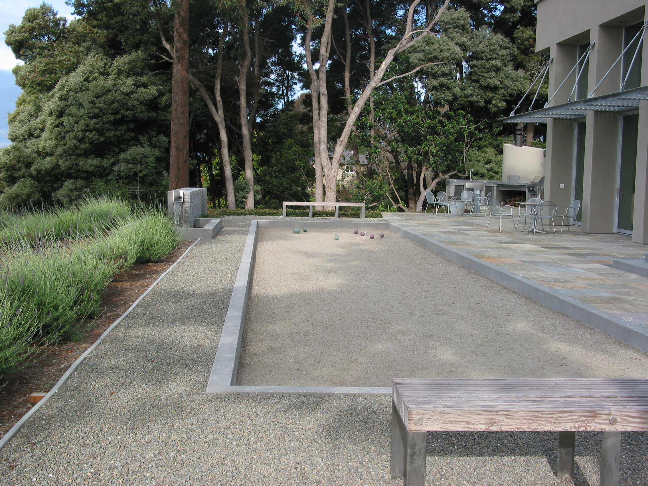 Houzz Tour: Indoor-Outdoor Harmony Over the Pacific