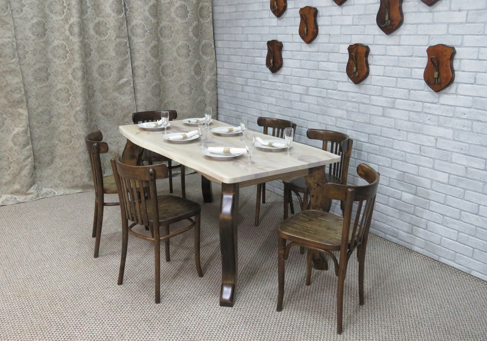 Дубовый стол и реставрация стульев