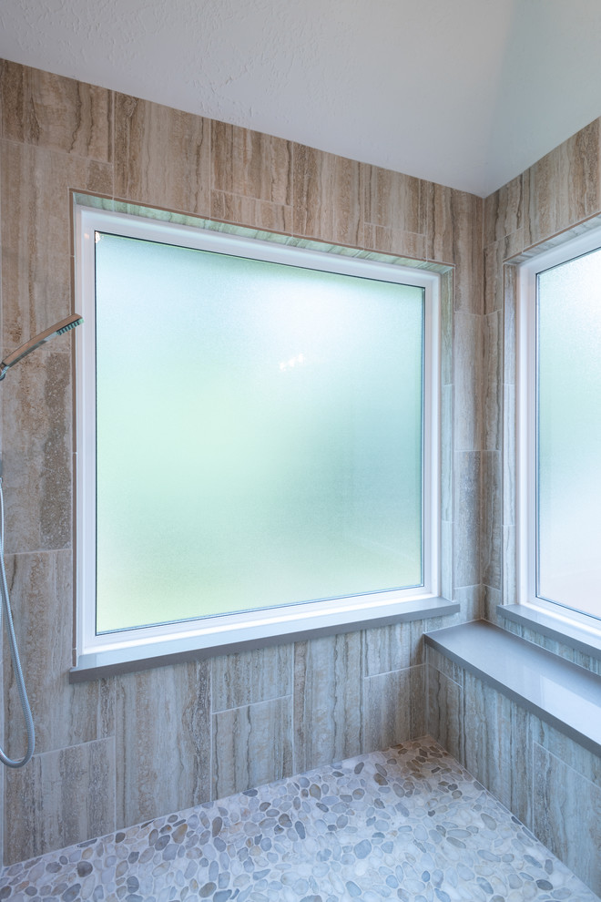 Transitional home design photo in Houston