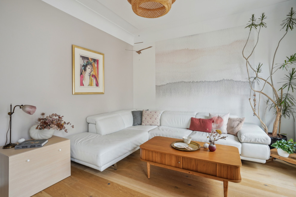 Scandinavian living room in Paris with multi-coloured walls, medium hardwood flooring, brown floors and wallpapered walls.