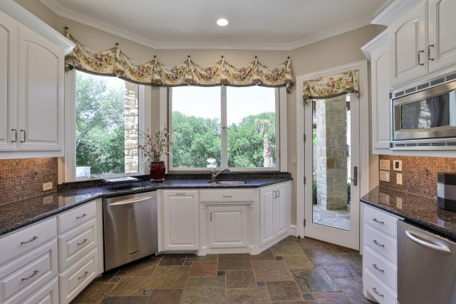 Hillside-Tradition transitional-kitchen