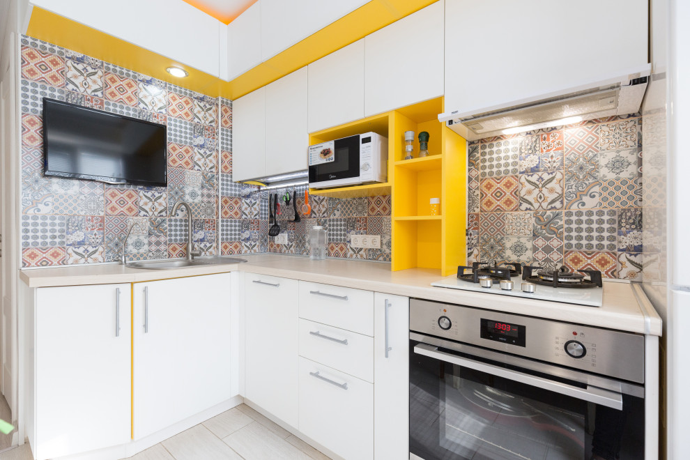 Яркая кухня