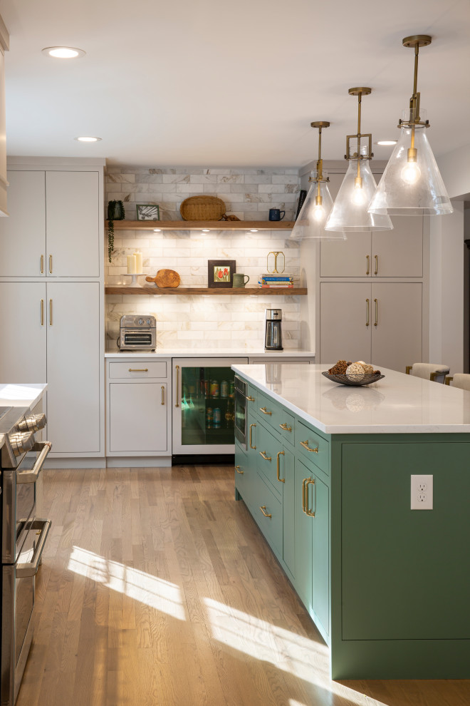 Home design - mid-sized transitional home design idea in Cincinnati
