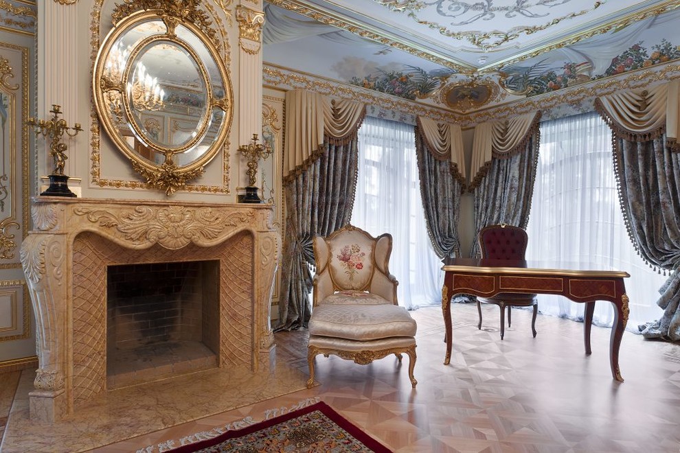 Главная спальня загородного дома в стиле Барокко