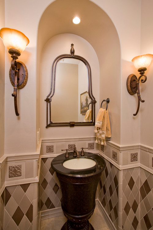Inspiration for a classic cloakroom in Phoenix.