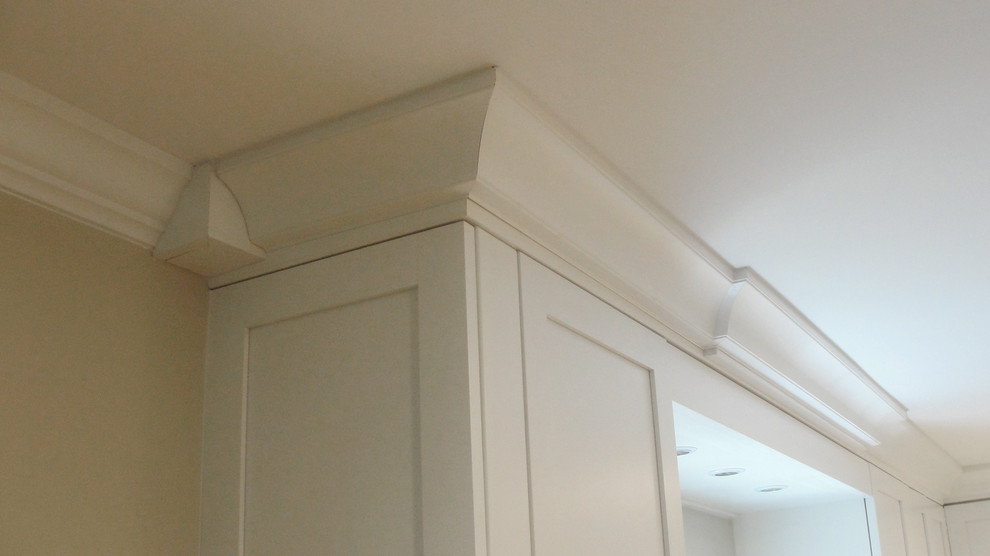 Transitional kitchen photo in Raleigh