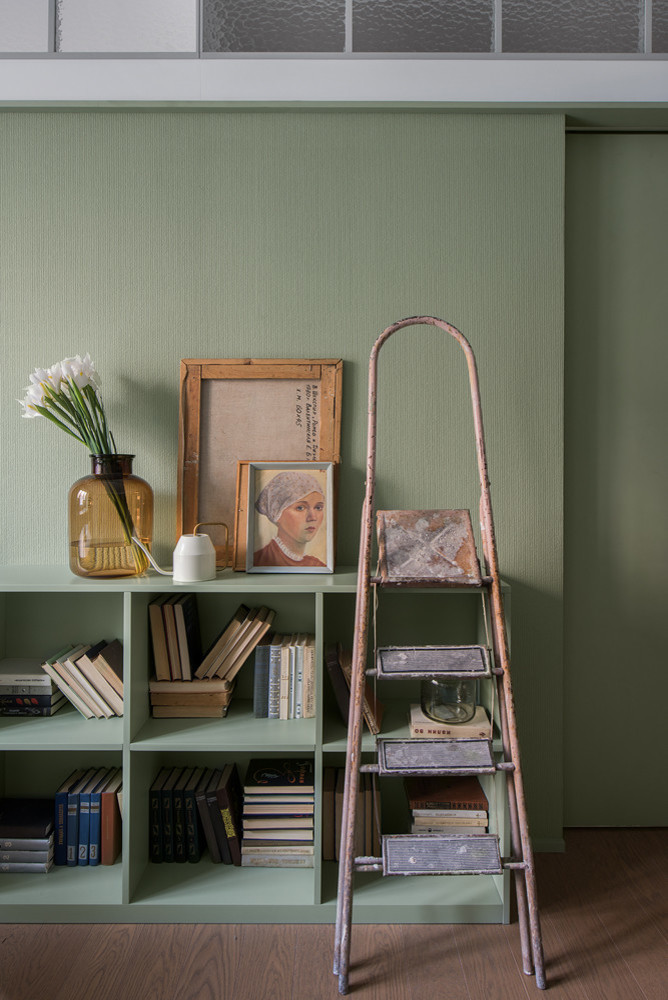 Бутылка кефира пол батона