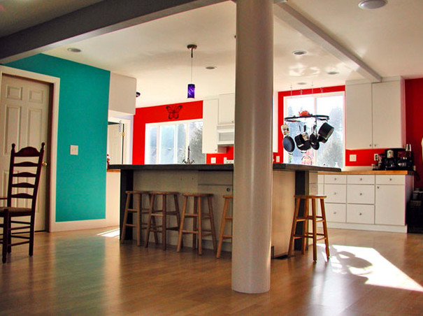Kitchen - traditional kitchen idea in Seattle
