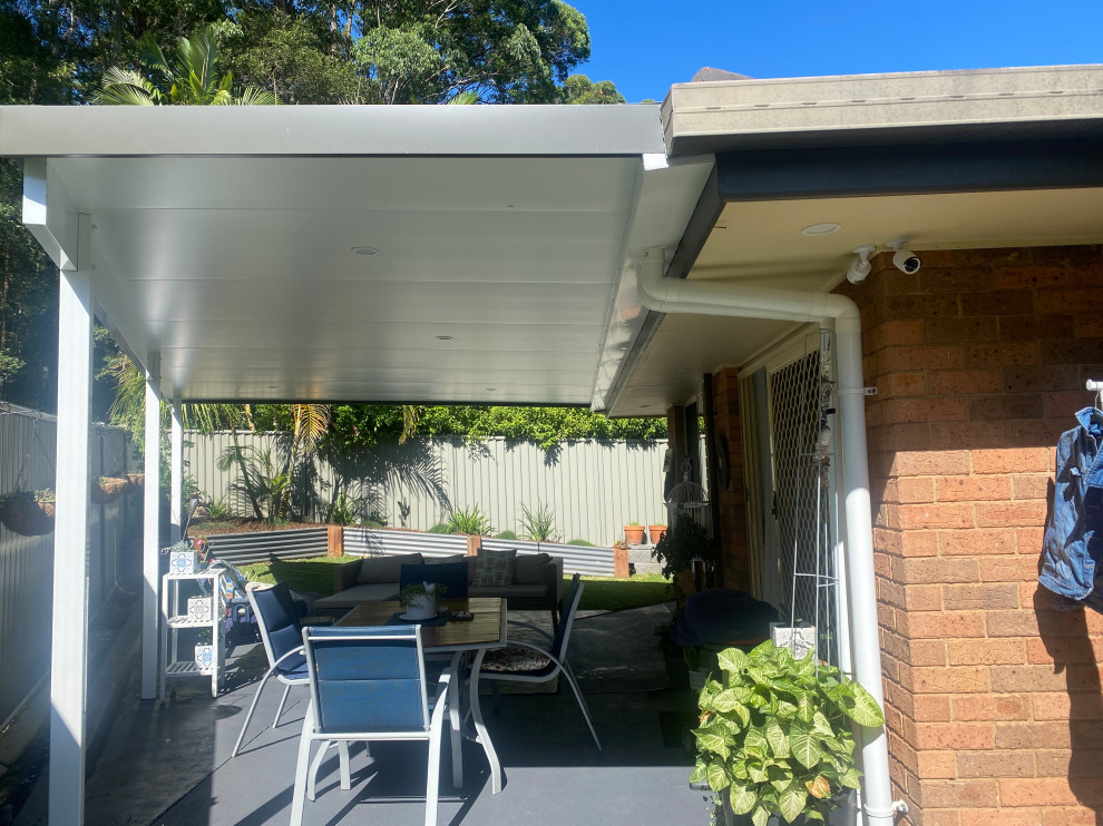Inspiration for a modern patio in Other.