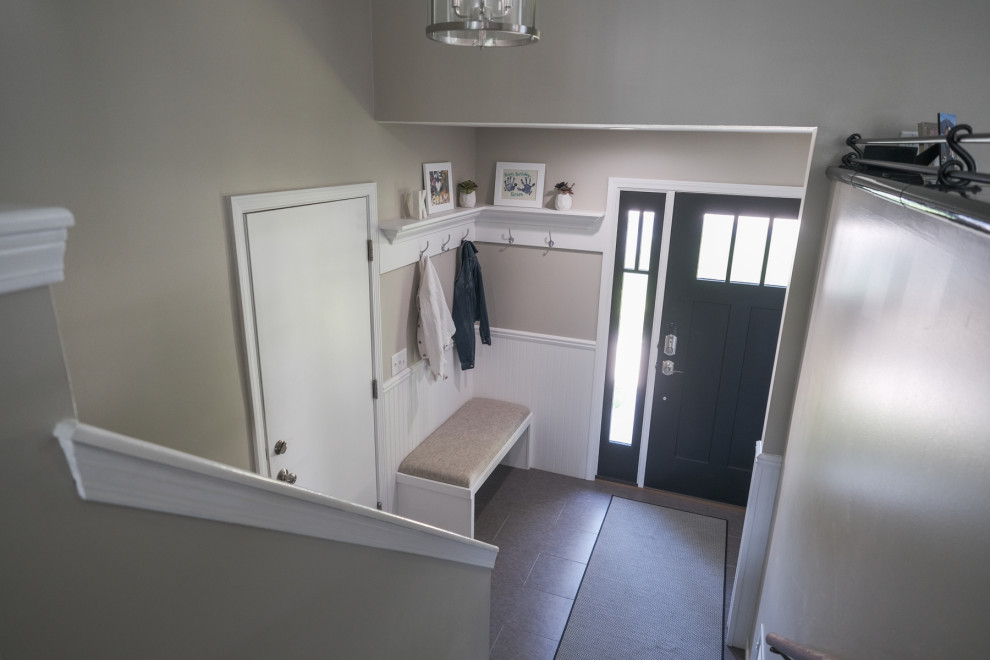 Entryway - transitional entryway idea in Grand Rapids