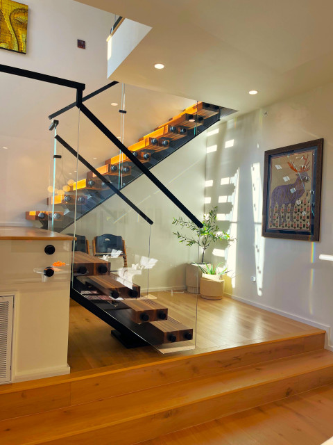Contemporary trendy-trappe