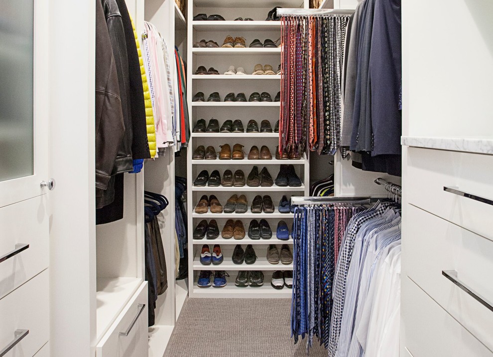 Inspiration for a transitional storage and wardrobe in Dallas.