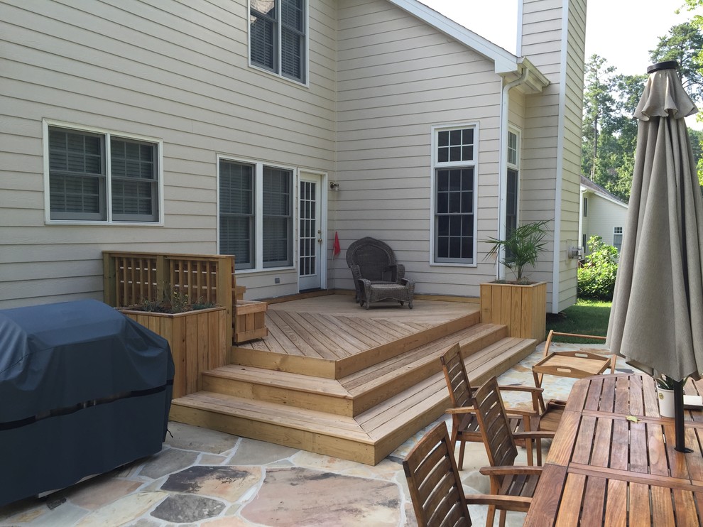 Design ideas for a mid-sized traditional backyard deck in Raleigh with a fire feature and no cover.