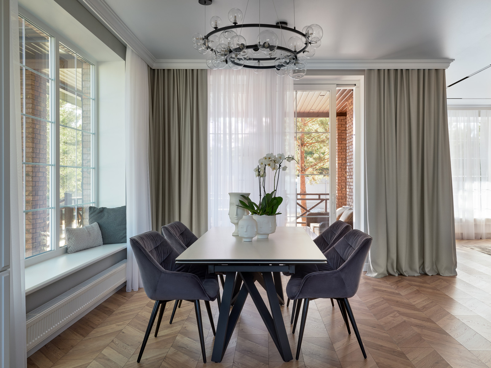 Современный интерьер с нотками классики