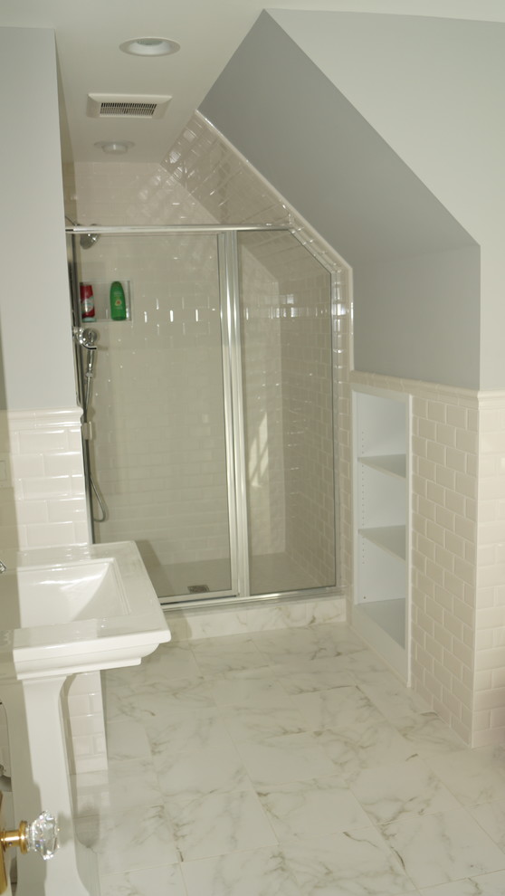 Transitional home design photo in Chicago