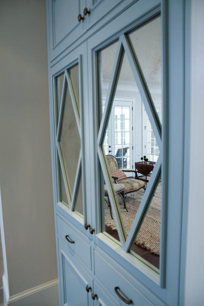 Inspiration for a transitional home design remodel in Atlanta