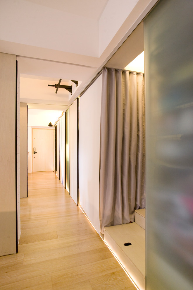 Design ideas for a contemporary hallway in Hong Kong.