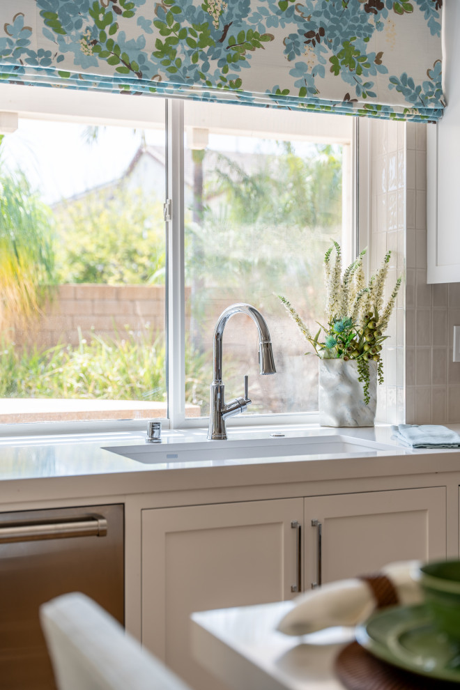 Transitional kitchen photo in Orange County