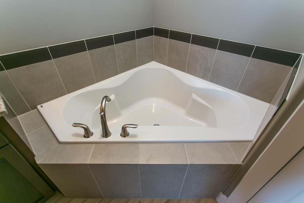 Home design - transitional home design idea in Seattle