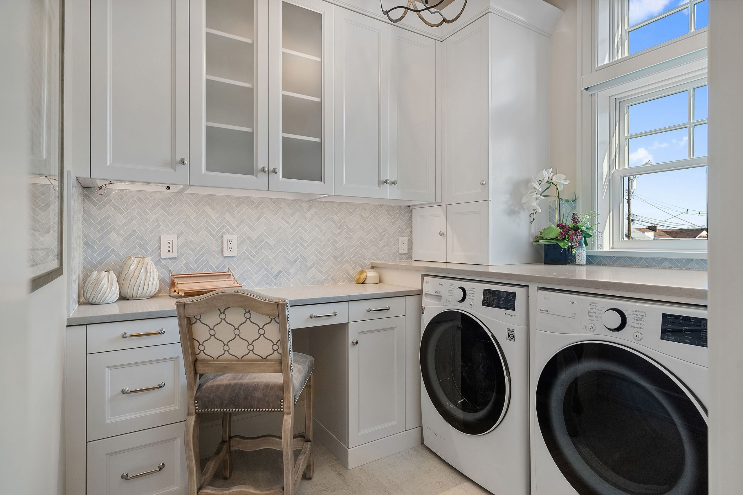 75 Single-Wall Laundry Room with Blue Backsplash Ideas You'll Love -  August, 2022 | Houzz