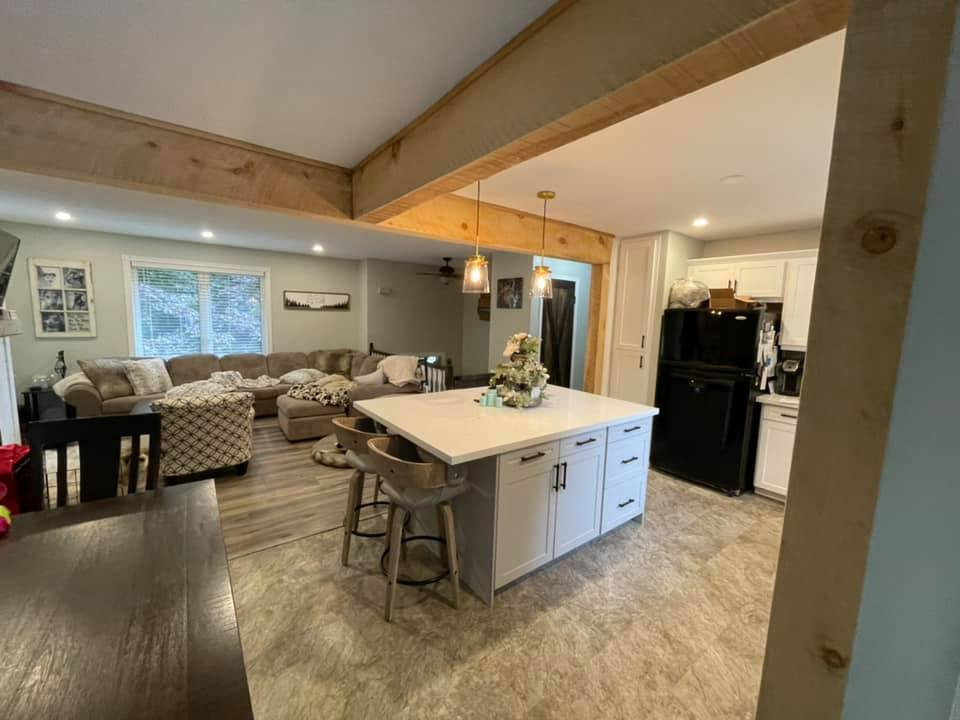 Home design - rustic home design idea in Toronto