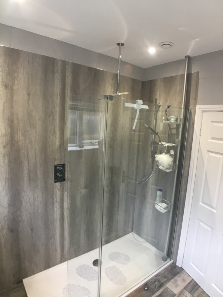 This is an example of a medium sized modern family bathroom in Other with flat-panel cabinets, a walk-in shower, a one-piece toilet, an open shower, a single sink and a freestanding vanity unit.