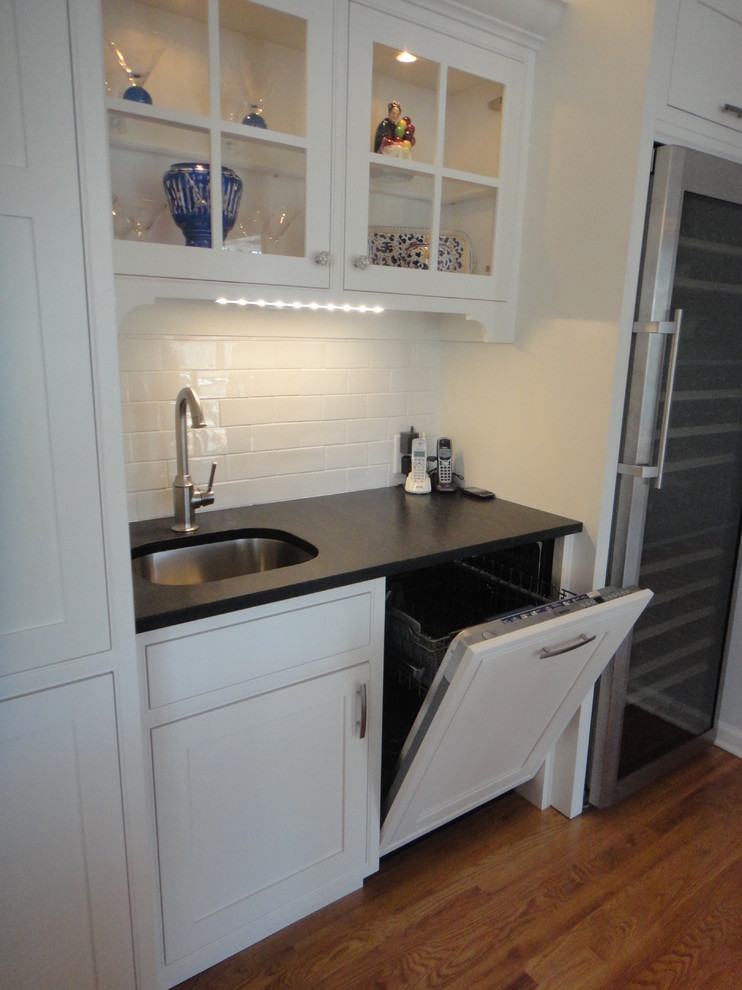 Inspiration for a transitional home design remodel in New York
