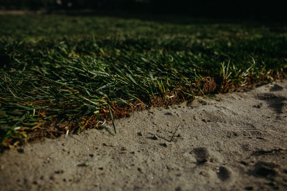 Монтаж системы автоматического полива и укладка рулонного газона в Новороссийске