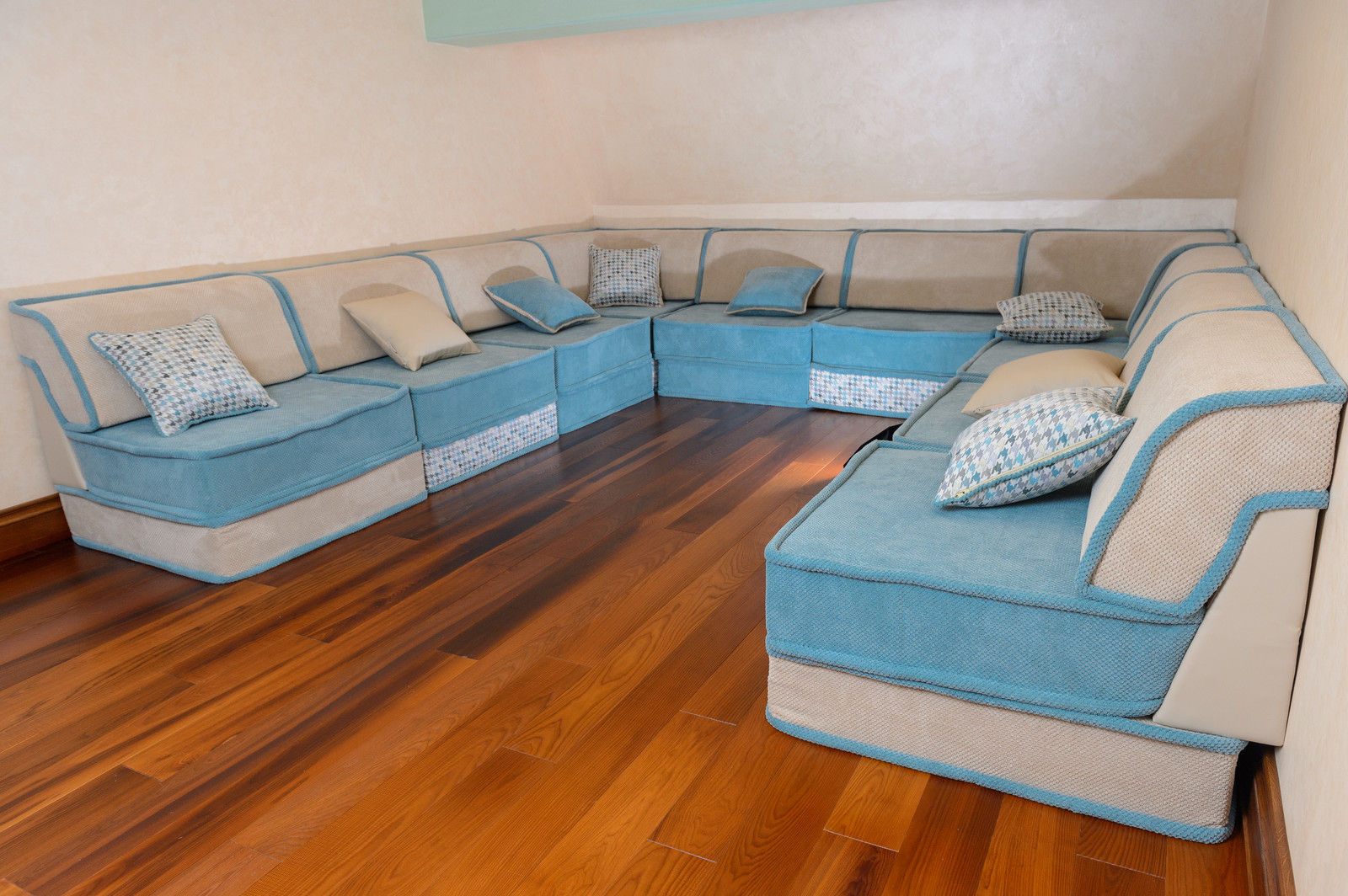 Диван для детской зоны