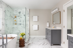 Bathroom of the Week: Light and Airy Layout With a Fresh Style