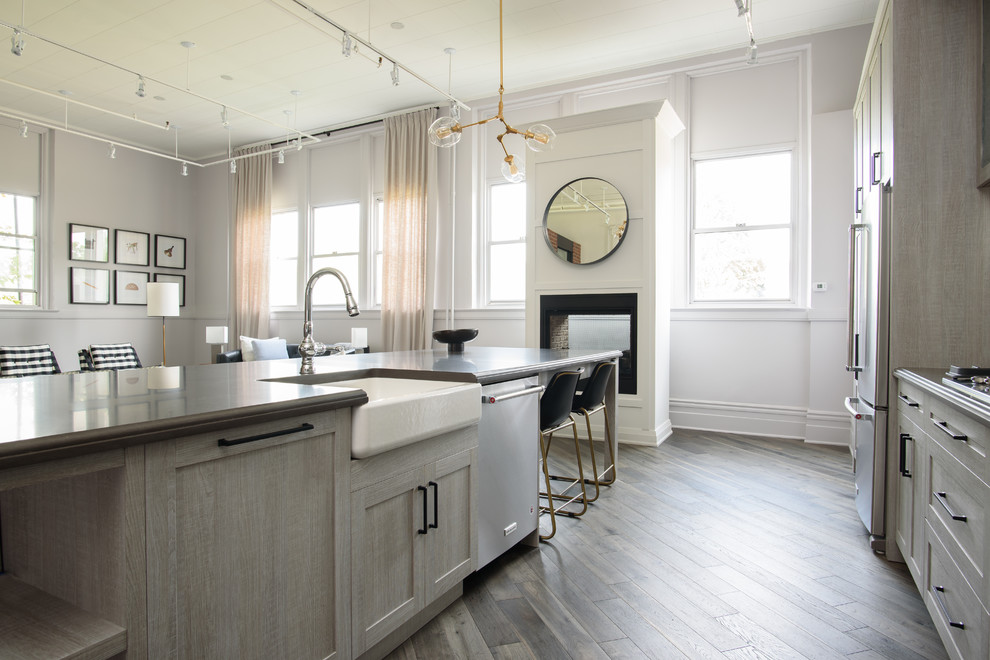 Kitchen - transitional kitchen idea in Toronto