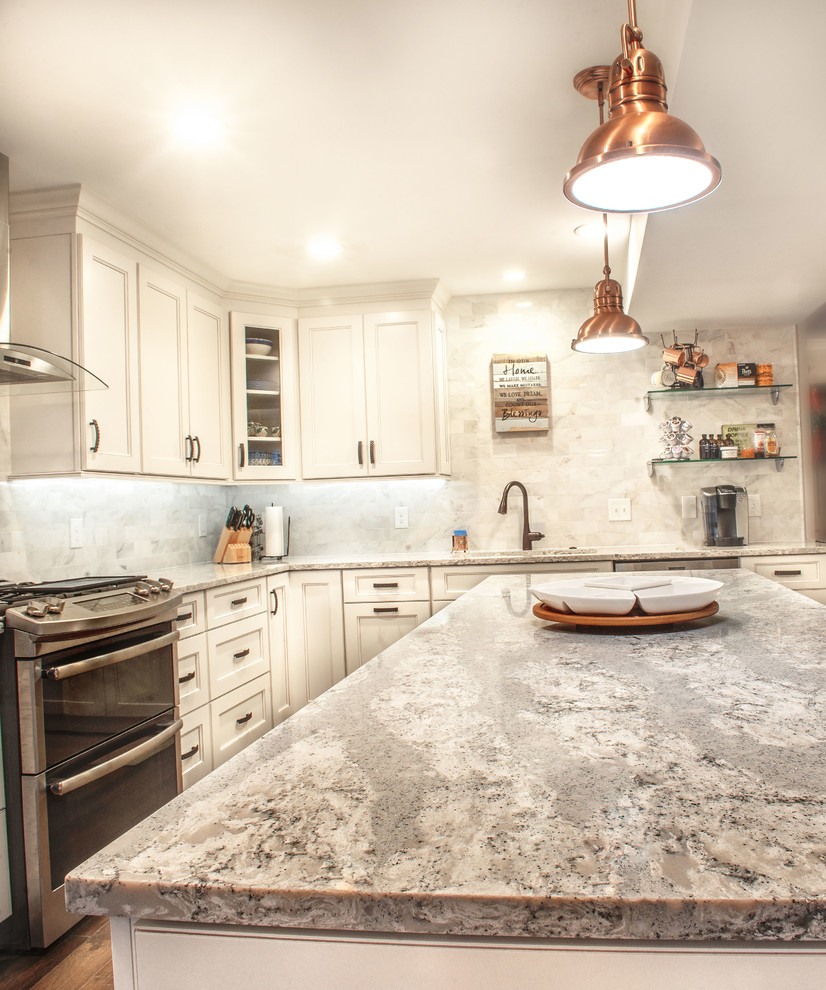 Transitional kitchen photo in DC Metro