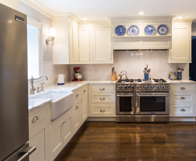 White & Blue Transitional classique-chic-cuisine